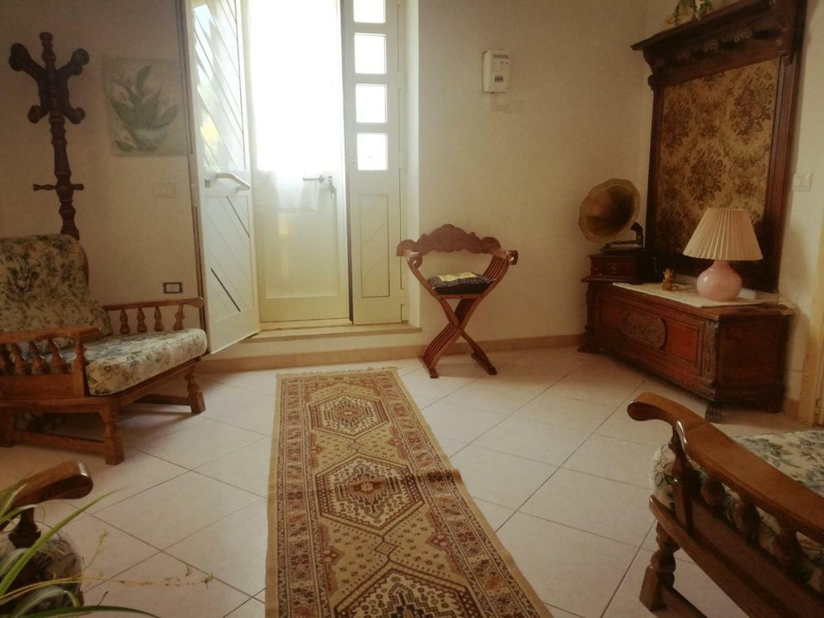 Sa Domu Antiga Villa Solarussa ภายนอก รูปภาพ